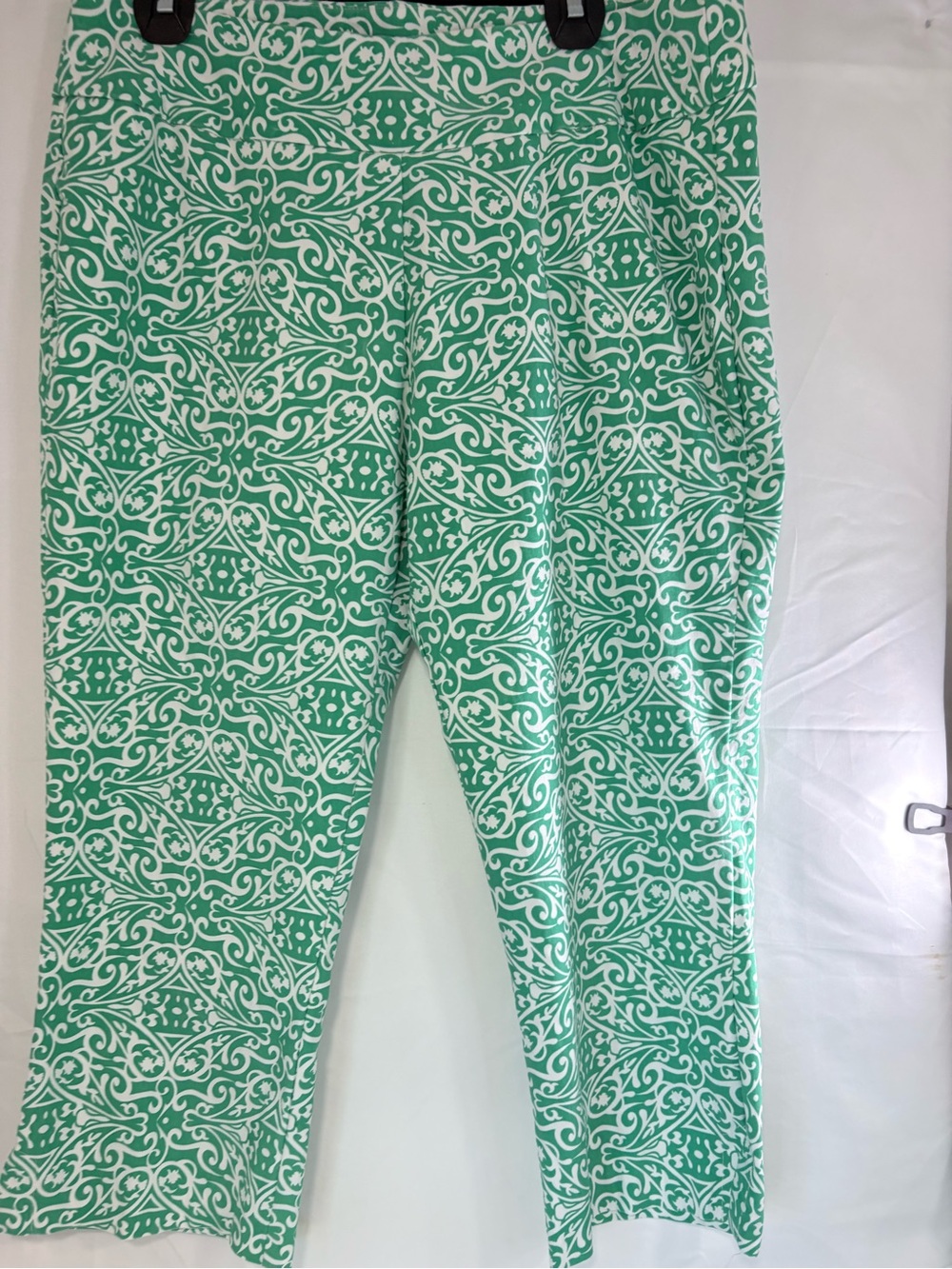 Women's Green Patterned Capris with Decorative White Motif